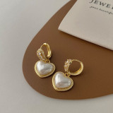1 par de pendientes colgantes de perlas de diamantes de imitación de cobre con incrustaciones en forma de corazón de estilo Simple