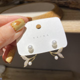 1 par de pendientes colgantes de perlas artificiales con incrustaciones de cobre y letras retro