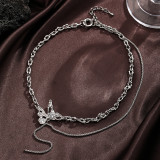 Collar con colgante chapado en plata con circonita y perlas de agua dulce con incrustaciones de cobre y letras estilo IG