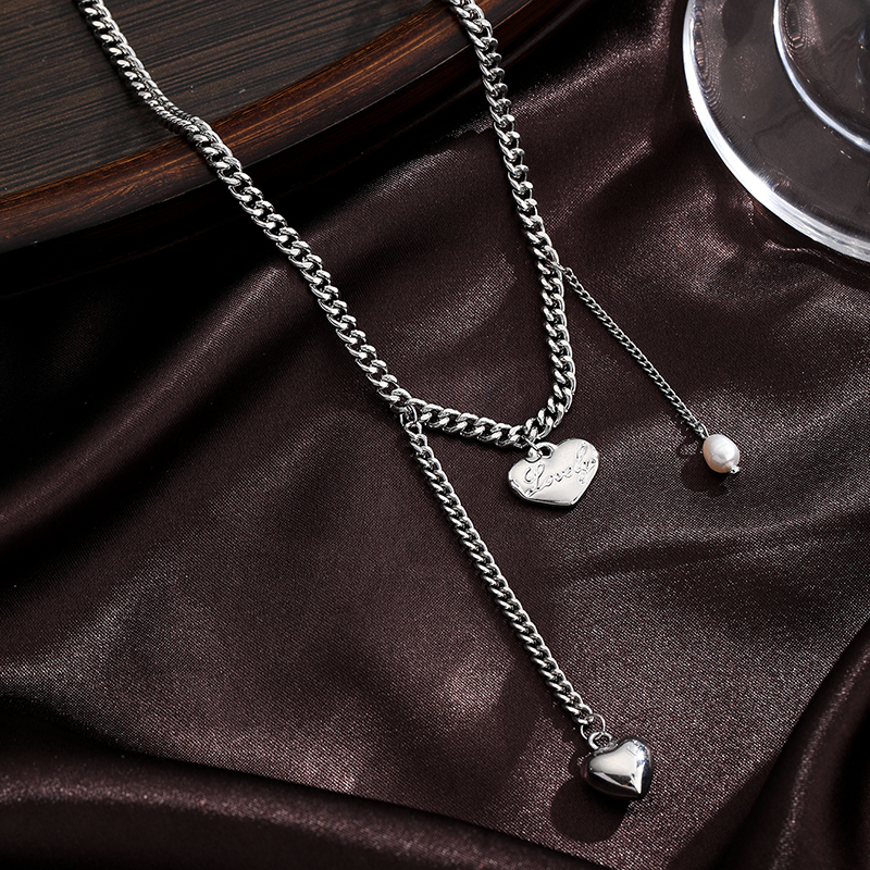 Collar con colgante chapado en plata con revestimiento de perlas de cobre en forma de corazón estilo fresco IG