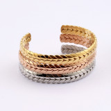 Brazalete con revestimiento de acero inoxidable geométrico de moda