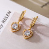 1 par de pendientes colgantes chapados en oro de 18 quilates con incrustaciones de circonita de cobre y forma de corazón de estilo simple