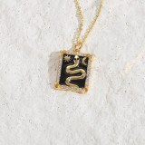 Collar con colgante chapado en oro de 14 quilates con incrustaciones de esmalte de cobre y serpiente geométrica básica elegante