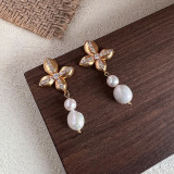 1 par de pendientes de gota chapados en oro de 18K con incrustaciones geométricas de ropa de calle de estilo Simple con incrustaciones de perlas de agua dulce circonita de cobre