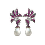 1 par de pendientes colgantes de circonita con perlas artificiales de cobre con incrustaciones de flores brillantes