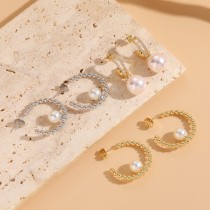 1 par de pendientes elegantes chapados en forma de C Retro con incrustaciones de perlas de imitación de cobre y circonita chapados en oro de 14K
