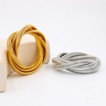 Brazalete con revestimiento de acero de titanio con rayas artísticas