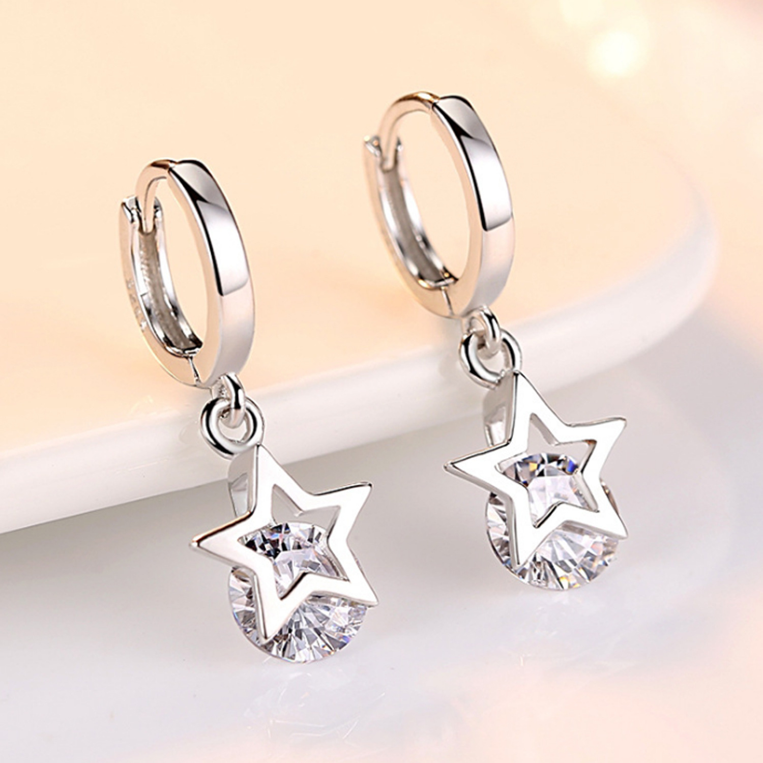 1 par de pendientes colgantes de diamantes de imitación de cobre con incrustaciones de estrellas de estilo simple