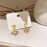 1 par de pendientes de circón de cobre con perlas de imitación con incrustaciones de flores en forma de corazón cruzado de estilo Simple para mujer