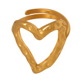 Anillo abierto chapado en oro de titanio de 18 quilates con revestimiento de acero en forma de corazón artístico de estilo simple