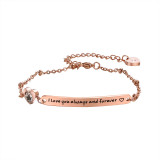 Brazalete chapado en oro rosa con incrustaciones de chapado en pulido de acero inoxidable y titanio con letras de estilo simple