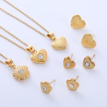 Estilo simple Flor en forma de corazón Chapado en acero inoxidable Circón Pendientes chapados en oro de 18 quilates Conjunto de joyas y collar
