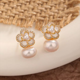 1 par de pendientes elegantes de circonita con perlas artificiales de cobre con incrustaciones de flores para el viaje para mujer