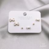 1 Juego de pendientes chapados en oro de 14K con incrustaciones de esmalte de cobre y mariposa con forma de corazón dulce