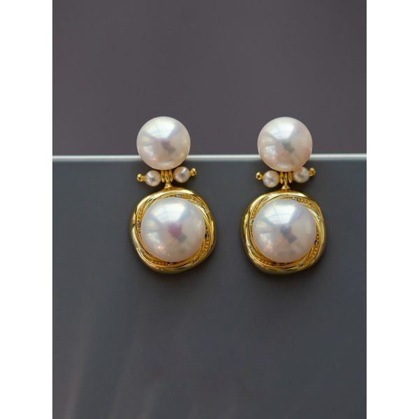 1 par de pendientes colgantes de perlas de cobre con incrustaciones redondas de estilo simple