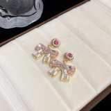 1 par de pendientes colgantes de circonita con perlas artificiales de cobre con incrustaciones de nudo de lazo con borlas glamorosas