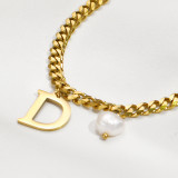Pulsera de acero de titanio con colgante de oro de 14 quilates chapada en perlas con letra D de moda