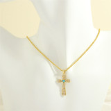 Collar colgante de Zircon chapado en oro de cobre 18K con forma de corazón cruzado de estilo simple a granel