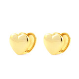 1 par de pendientes chapados en oro de 18 quilates con forma de corazón de estilo simple