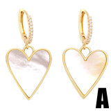 Pendientes de perlas de circón con incrustaciones de cobre chapado en oro de 18 quilates con colgante de corazón de moda