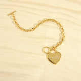 Pulseras chapadas en oro de 18 quilates con incrustaciones de cobre y forma de corazón con letra de estilo simple