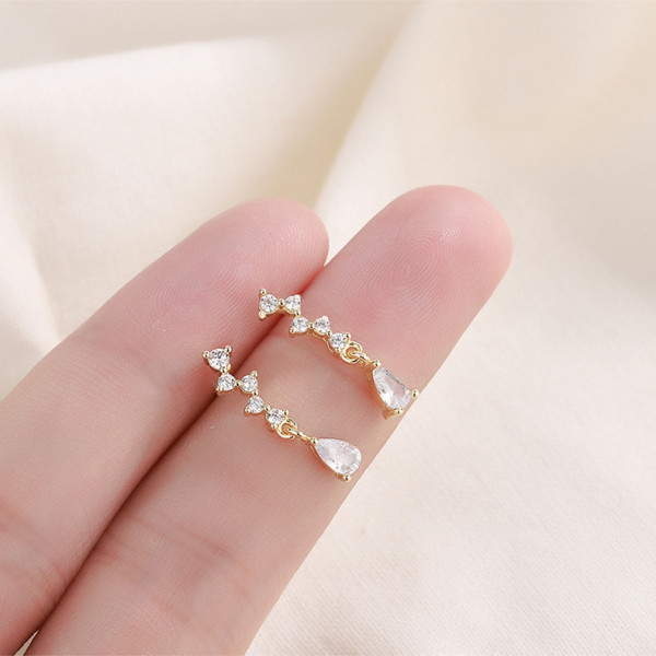 Pendientes colgantes con diamantes de imitación chapados en cobre con gotas de agua a la moda, 1 par