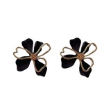 1 par de aretes chapados en cobre con flores de estilo simple