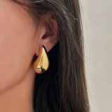 1 par de aretes de cobre chapados en ondas de estilo simple
