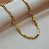 Collar chapado en oro de 18 quilates con cuentas de acero de titanio de color sólido punk