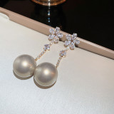 Pendientes colgantes con circonita y perlas con incrustaciones de cobre y flor en forma de corazón a la moda, 1 par