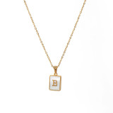 Collar de acero inoxidable de oro de 18 quilates con concha rectangular y letras de moda