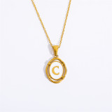 Collar chapado en oro con revestimiento de acero y titanio con letra Lady Commute