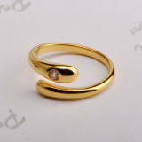 Anillo abierto chapado en oro de 14 quilates con incrustaciones de piedras preciosas artificiales y chapado en acero de titanio con ondas de viaje de estilo simple