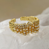 Anillo abierto chapado en oro de 18 quilates con incrustaciones de perlas artificiales y circonita geométrica elegante