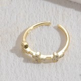 Anillo abierto chapado en oro de 14 quilates con incrustaciones de cobre y cruz brillante elegante