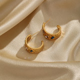 1 par de pendientes elegantes chapados en forma de C con incrustaciones de cobre y circonita chapados en oro de 18 quilates