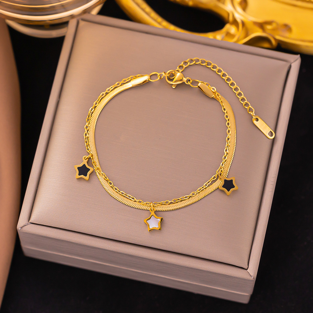 Collar de pulseras chapado en oro de 18 quilates con revestimiento de acero de titanio con pentagrama de estilo clásico básico para mujer