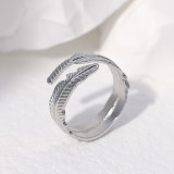 Anillo abierto chapado en acero inoxidable con plumas de moda
