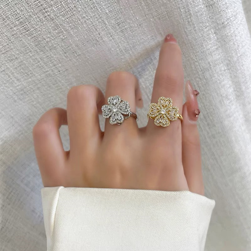 Anillos abiertos chapados en oro de 18 quilates con incrustaciones de cobre y trébol de cuatro hojas brillantes para mujer
