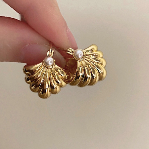 1 par de pendientes de cobre chapados en perlas geométricas de estilo moderno