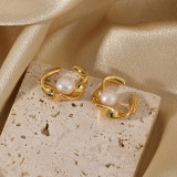 1 par de pendientes chapados en oro de 18 quilates con incrustaciones irregulares de perlas de cobre de estilo simple