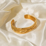 Brazaletes artísticos chapados en oro de 18 quilates con revestimiento de acero inoxidable de color sólido en forma de C