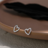 1 par de aretes chapados en cobre con forma de corazón de estilo simple