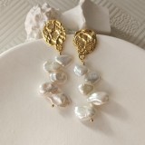 Pendientes de perlas barrocas Nuevo Chen Shuting Cuñada loca Mismo estilo Elegante estilo metálico Pendientes dorados de alta calidad