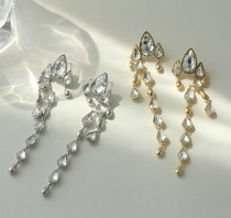 1 par de pendientes colgantes de diamantes de imitación de latón con incrustaciones de chapado en forma de corazón básicos elegantes