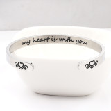 Brazalete casual de acero de titanio en forma de C