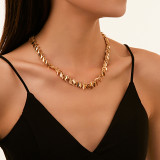 1 pieza de collar de perlas esmaltadas con diamantes de imitación de cobre y mariposa en forma de corazón con hojas a la moda
