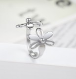 Anillo abierto chapado en acero de titanio con flor de moda de 1 pieza