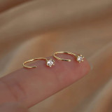1 par de aretes de circonio de cobre con incrustaciones en forma de C de estilo simple