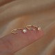 1 par de aretes de circonio de cobre con incrustaciones en forma de C de estilo simple